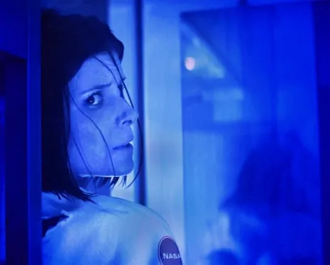 The Astronaut Review: Tense Moments and Levitating Eggs in a High-End Location